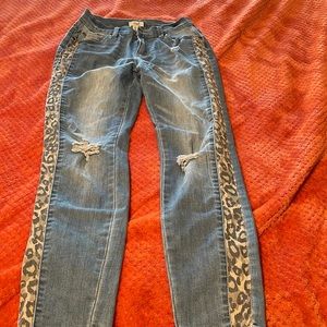 Women’s boutique jeans size medium in excellent condition.